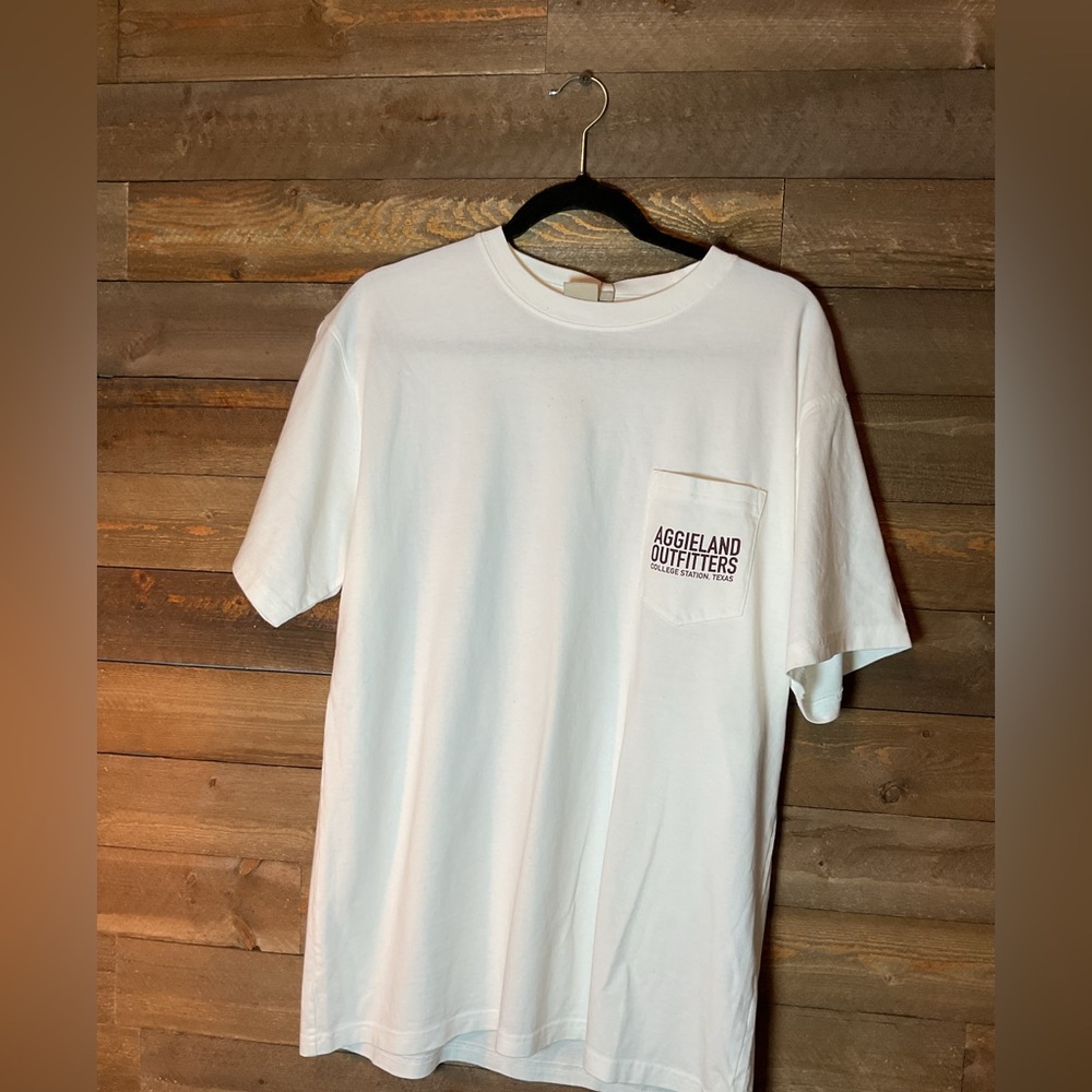 Aggieland Outfitters White Short Sleeve T-Shirt Chest Pocket Size Medium NWT